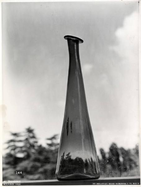 IX Triennale - Padiglione del Vetro - Bottiglia in vetro realizzata dalle Vetrerie Taddei di Empoli