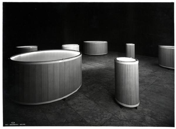 IX Triennale - Sezioni estere - Svizzera - Elementi espositivi circolari - Max Bill
