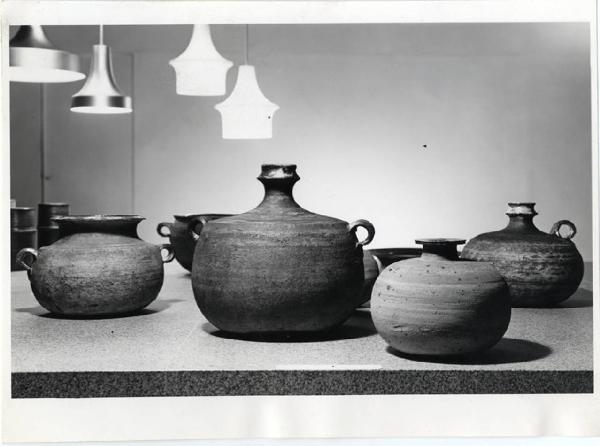XII Triennale - Sezione della Finlandia - Vasi in ceramica - Kyllikki Salmenhaara