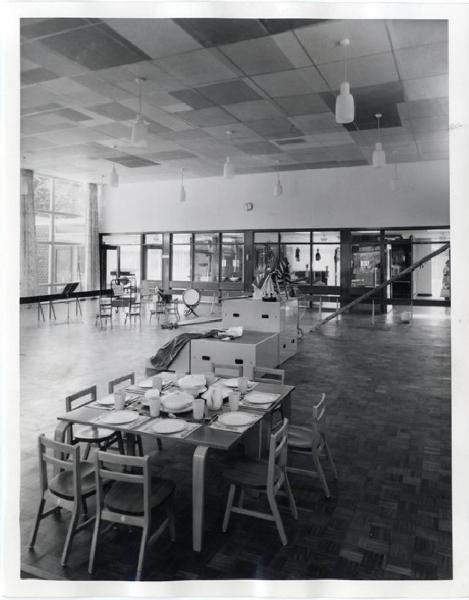 XII Triennale - Sezione della Gran Bretagna - Scuola elementare - Sala di riunione
