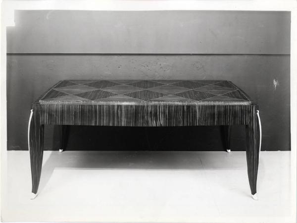 XV Triennale - I cinquant'anni della Triennale - Tavolino in legno intarsiato di E.J. Ruhlmann
