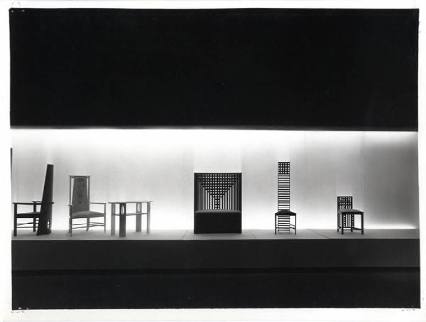 XV Triennale - Le sedie di Charles Rennie Mackintosh - Il corridoio - Filippo Alison