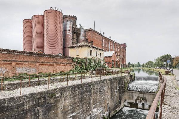Certosa di Pavia - Naviglio Pavese - Conca di Certosa - Ex casello di guardianìa idraulica - Stabilimento "Molini Certosa S.p.A." - Strada