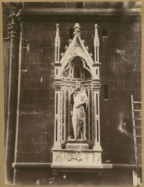 Donatello - San Giorgio - Scultura in marmo - Firenze - Chiesa di Orsanmichele - Tabernacolo esterno