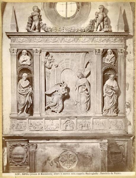 Benedetto da Maiano - Altare dell'Annunciazione - Scultura - Napoli - Chiesa di Sant'Anna dei Lombardi (detta anche Santa Maria di Monteoliveto)