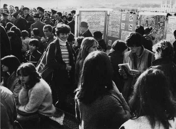 Sesto San Giovanni - Parco Nord, settore Est - Inaugurazione rimboschimento (1980) - Mostra con pannelli informativi - Studenti e cittadini - Bambini