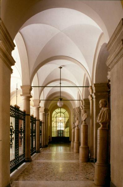 Istituto dei Ciechi di Milano - Via Vivaio - Atrio - Interno - Busti dei fondatori dell'Istituto