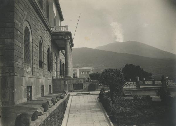 Napoli - Reale Osservatorio Vesuviano - Terrazza d'ingresso