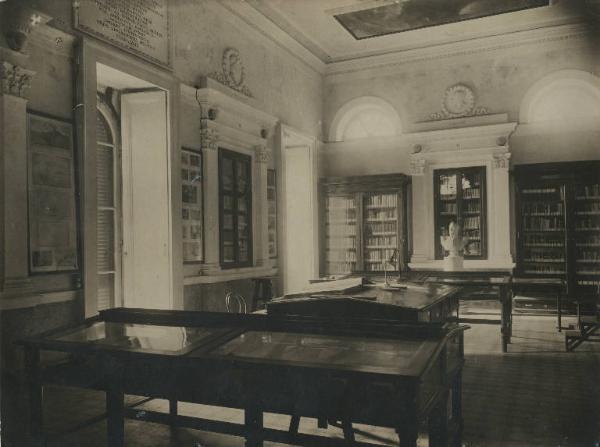 Napoli - Reale Osservatorio Vesuviano - Interno - Biblioteca
