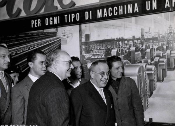Mostra del cotone, rayon e macchine tessili di Busto Arsizio 1952 - Stand della Ercole Marelli - Visita del ministro dei trasporti Malvestiti e dell'on. Marelli