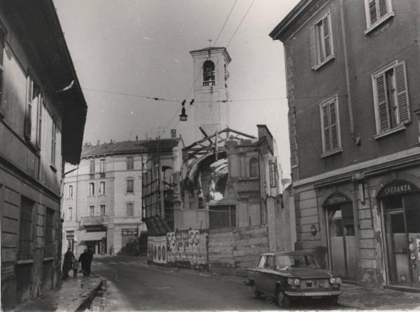 Milano - Piazza Dergano - Antica chiesa in demolizione