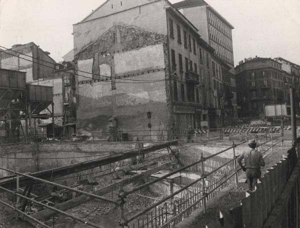 Milano - Corso Garibaldi - Cantiere - Scavi per la costruzione della metropolitana