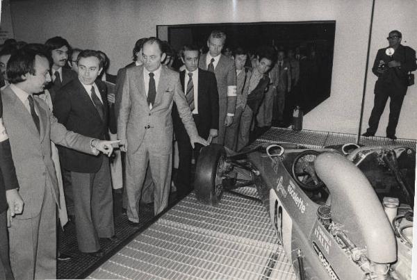 Milano - 57 Fiera Campionaria 1979 - Interno - Padiglione Fiat - Visita del Ministro dell'Industria Franco Nicolazzi - Fotografo