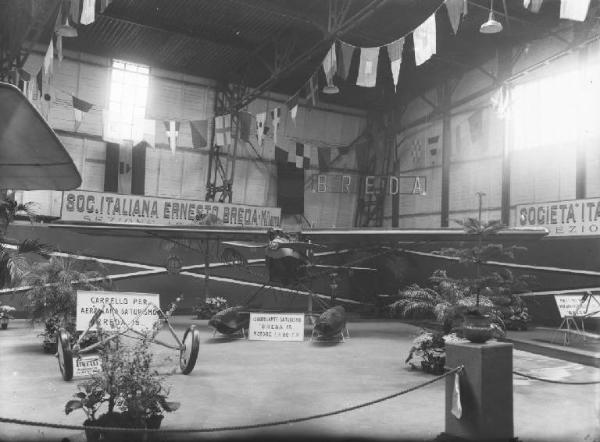 Milano - Fiera campionaria del 1930 - Padiglione dell'aeronautica - Stand della Breda - Idrovolante da turismo Breda 15