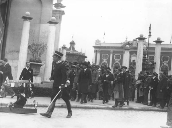 Milano - Fiera campionaria del 1930 - Visita di Augusto Turati, segretario del Partito nazionale fascista