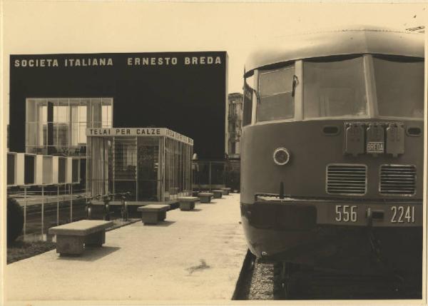 Milano - Fiera campionaria del 1948 - Padiglione della Breda - Esterno - Treno