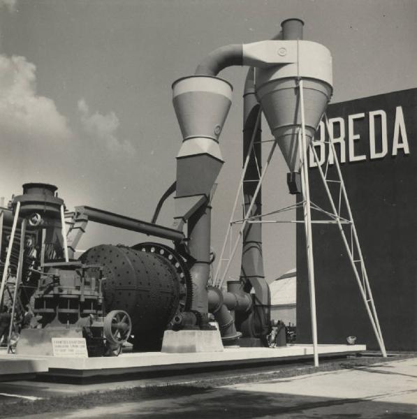Milano - Fiera campionaria del 1950 - Padiglione della Breda - Frantoio giratorio