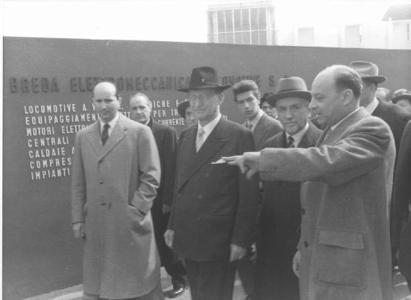 Milano - Fiera campionaria del 1952 - Padiglione della Breda - Visita del Presidente del Consiglio dei ministri Alcide De Gasperi