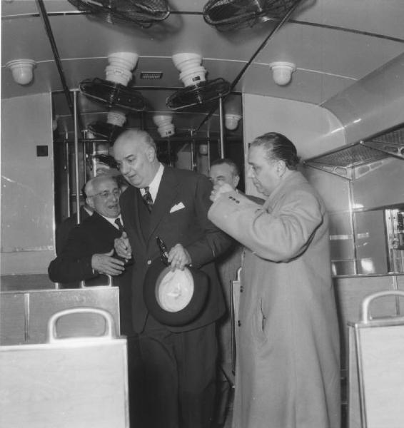 Milano - Fiera campionaria del 1956 - Padiglione della Breda - Visita del ministro dei Trasporti Armando Angelini