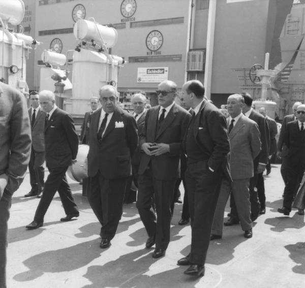Milano - Fiera campionaria del 1964 - Padiglione della Breda - Visita del ministro delle Partecipazioni Statali Giorgio Bo