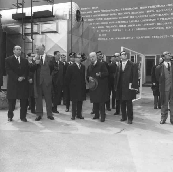 Milano - Fiera campionaria del 1965 - Padiglione della Breda - Visita del ministro del Bilancio Giovanni Pieraccini
