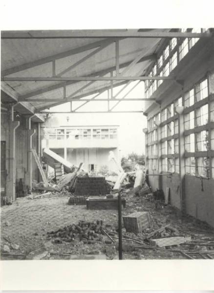Apuania - Società italiana Ernesto Breda per costruzioni meccaniche (Sieb) - Sezione IX bombe e proiettili - Danni di guerra