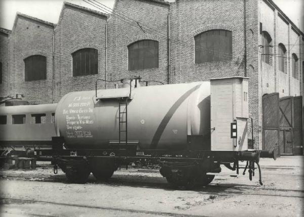 Ernesto Breda (Società) - Carro ferroviario cisterna per il trasporto di vini e mosti