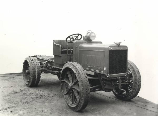 Ernesto Breda (Società) - Autocarro tipo lungo a quattro ruote motrici