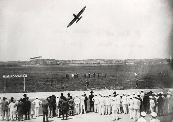 Roma - Aeroporto del Littorio - Manifestazione aviatoria - Giro Aereo d'Italia del 1931 - Arrivo dell'aereo Breda Ba.33