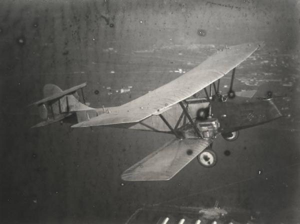 Ernesto Breda (Società) - Aereo biplano bombardiere notturno bimotore Breda A.8 in volo