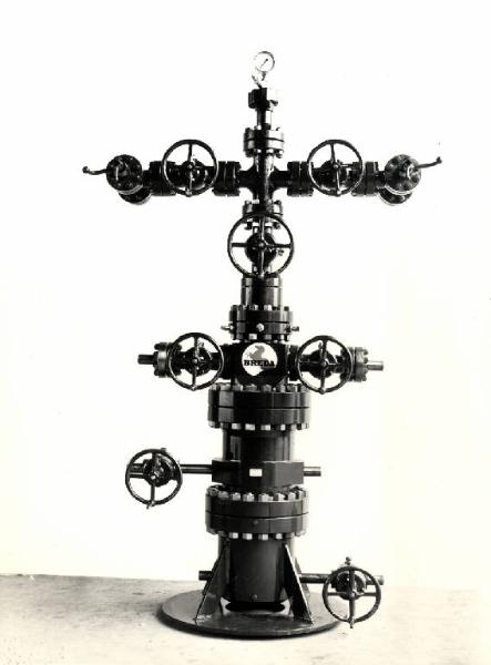 Ernesto Breda (Società) - Colonna per distribuzione di metano per la Società Azienda Generale Italiana Petroli (AGIP)