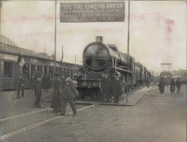 Milano - Fiera campionaria del 1923 - La 2000° locomotiva costruita nelle officine della Società italiana Ernesto Breda per costruzioni meccaniche (Sieb)