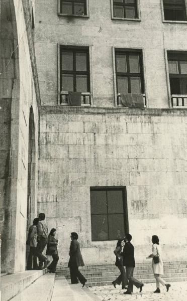 Trieste - UniversitÃ  degli Studi: esterno - Bandiere alle finestre - Studenti