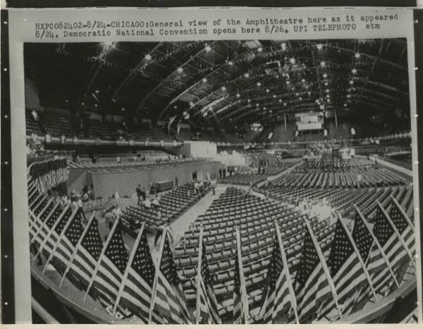 Chicago (Illinois) - Elezioni presidenziali negli Stati Uniti d'America 1968 - Anfiteatro: interno - Preparativi per la convention democratica - Bandiere