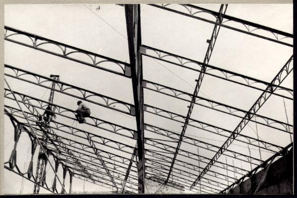 SATAM-Maccio di Villaguardia - veduta della struttura "Covre" per la copertura - aprile 1952