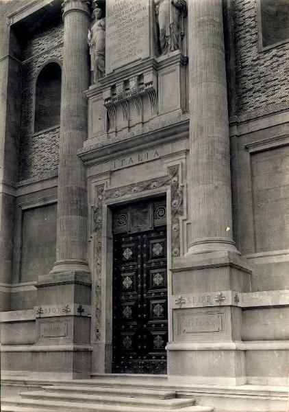 Veduta architettonica - padiglione espositivo dell'Italia all'Esposizione delle Arti Decorative - Parigi 1925 - facciata - particolare - dedica