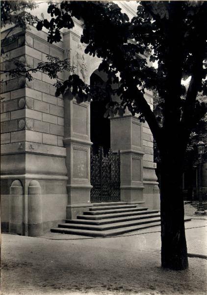 Veduta architettonica - padiglione espositivo dell'Italia all'Esposizione delle Arti Decorative - Parigi 1925 - facciata - particolare