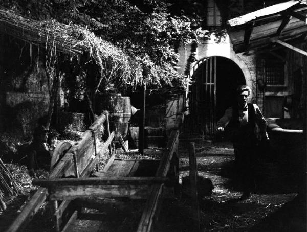 Scena del film "Il padrone sono me" - Regia Franco Brusati - 1955 - L'attore Jacques Chabassol in una stalla