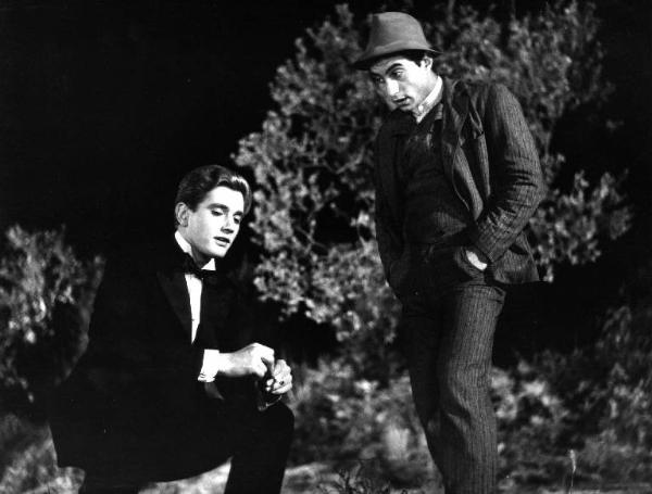 Scena del film "Il padrone sono me" - Regia Franco Brusati - 1955 - L'attore Jacques Chabassol in frak e un attore non identificato