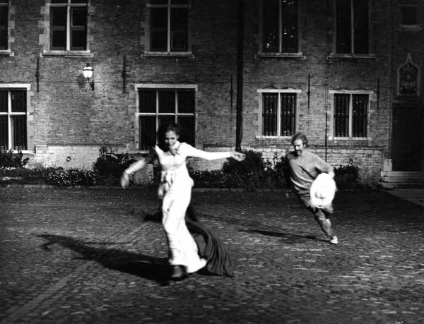 Scena del film "I tulipani di Haarlem" - Regia Franco Brusati - 1970 - Gli attori Carole André e Gianni Garko