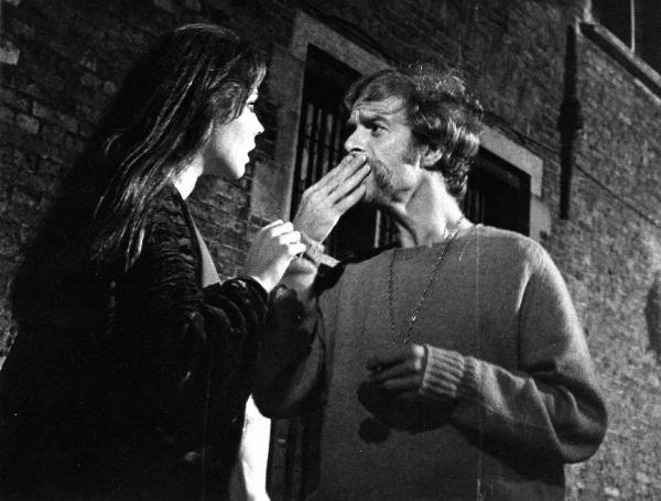 Scena del film "I tulipani di Haarlem" - Regia Franco Brusati - 1970 - Gli attori Carole André e Gianni Garko
