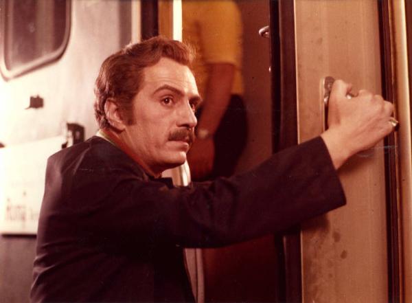 Scena del film "Pane e cioccolata" - Regia Franco Brusati - 1974 - L'attore Nino Manfredi