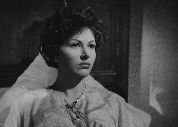 Scena del film "Luci del varietà" - Regia Alberto Lattuada, Federico Fellini - 1950 - L'attrice Carla Del Poggio