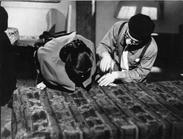 Set del film "Giacomo l'idealista" - Regia Alberto Lattuada - 1943 - Il regista Alberto Lattuada con l'attrice Marina Berti