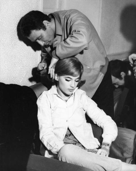 Scena del film "Don Giovanni in Sicilia" - Regia Alberto Lattuada - 1967 - L'attrice Katia Moguy con un operatore