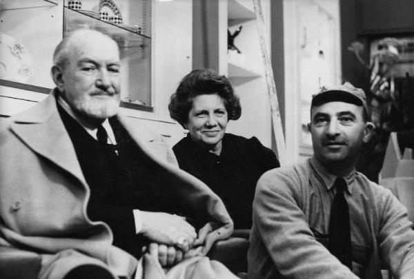 Set del film "Don Giovanni in Sicilia" - Regia Alberto Lattuada - 1967 - Il regista Alberto Lattuada con due attori non identificati
