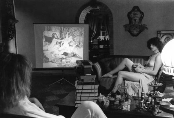 Scena del film "Oh! Serafina" - Regia Alberto Lattuada - 1976 - Le attrici Dalila Di Lazzaro e Angelica Ippolito nuda