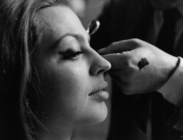 Scena del film "Matchless" - Regia Alberto Lattuada - 1967 - Primo piano dell'attrice Ira Fürstenberg