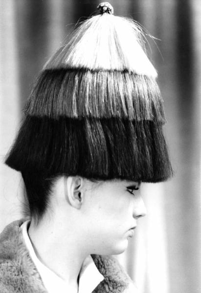 Scena del film "Don Giovanni in Sicilia" - Regia Alberto Lattuada - 1967 - Primo piano dell'attrice Katia Moguy con un cappello in testa