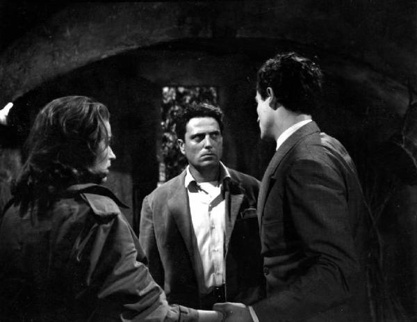 Scena del film "Anna" - Regia Alberto Lattuada - 1951 - Gli attori Vittorio Gassman, Silvana Mangano e Raf Vallone